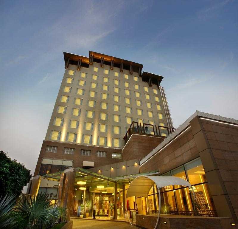 Mahagun Sarovar Portico